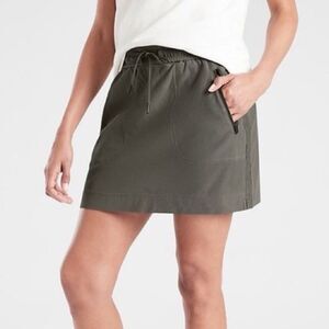 Athleta- Farallon Skirt in Grey 2 Zipper Pockets Elastic Waist- Size 6 TALL